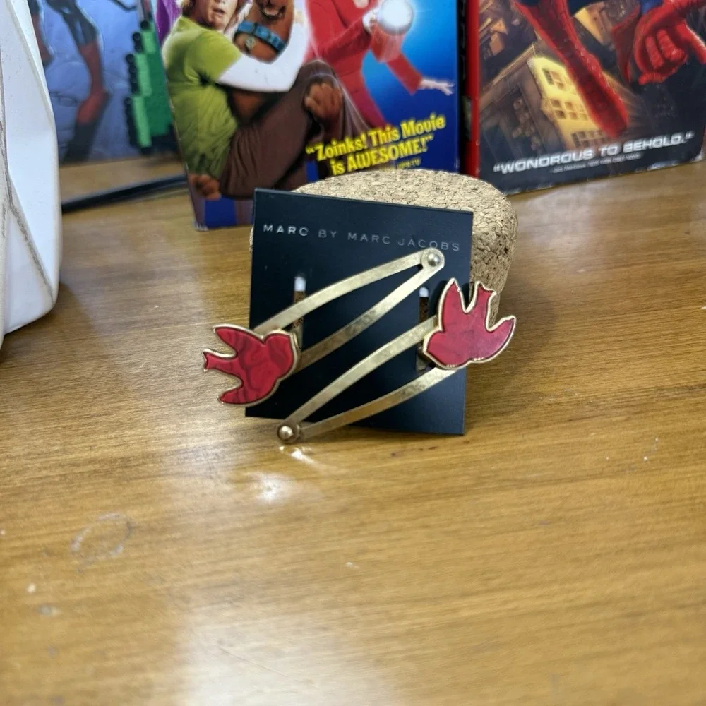 Marc by Marc‎ Jacobs gold and red hair clips